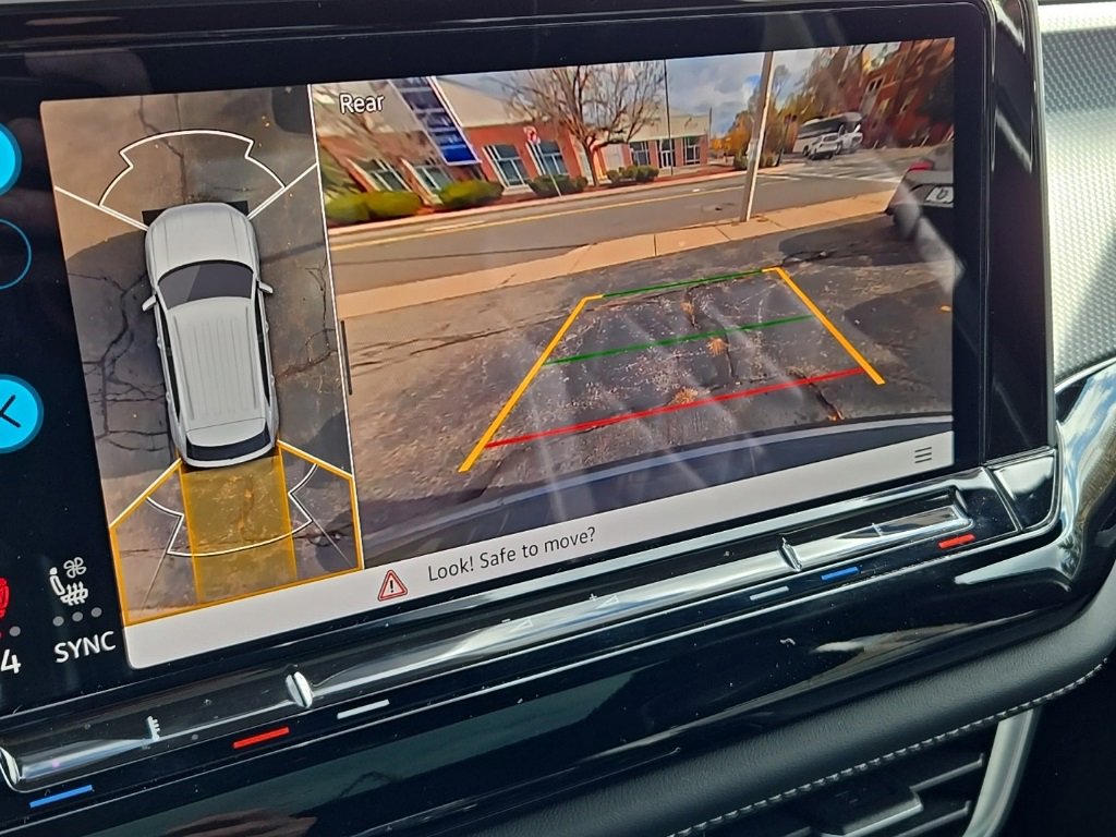 Used 2024 Volkswagen Atlas Cross Sport SEL Premium R-Line image 25