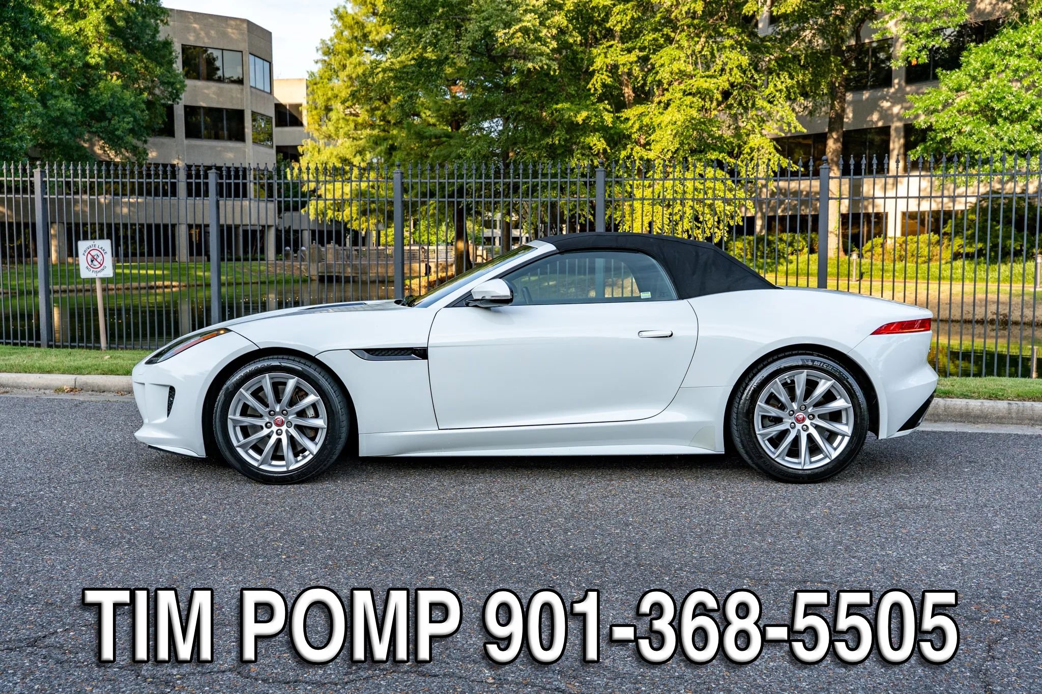 Used 2017 Jaguar F-TYPE Convertible RWD image 29