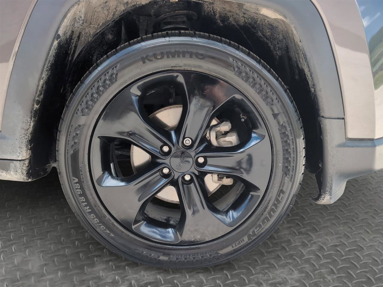 Used 2019 Jeep Compass Latitude FWD image 17