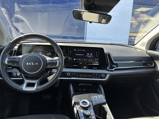 Used 2023 Kia Sportage LX image 3
