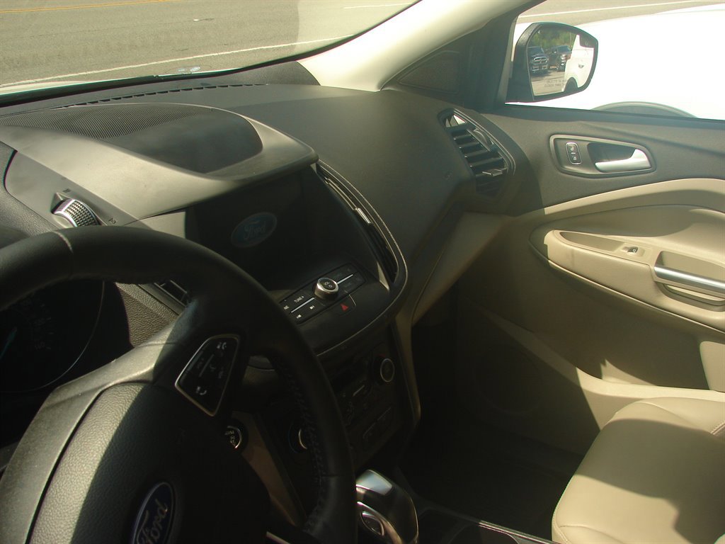 Used 2019 Ford Escape SEL image 7