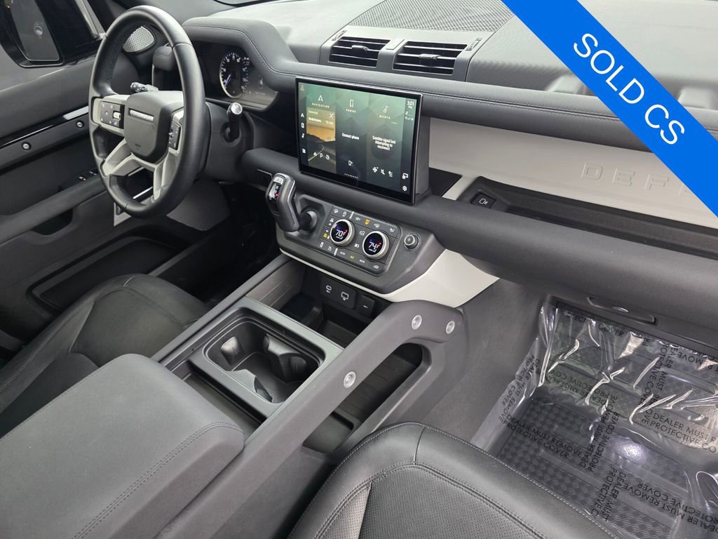 Used 2023 Land Rover Defender 130 SE image 28