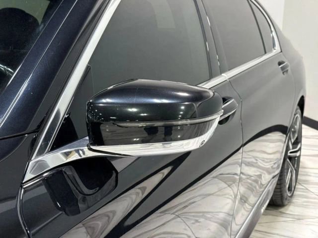 Used 2017 BMW 750i xDrive AWD/4WD image 10