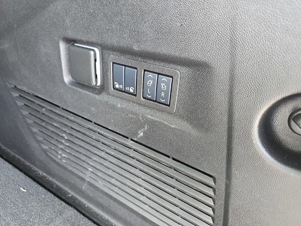 Used 2025 GMC Yukon XL Denali Ultimate image 6