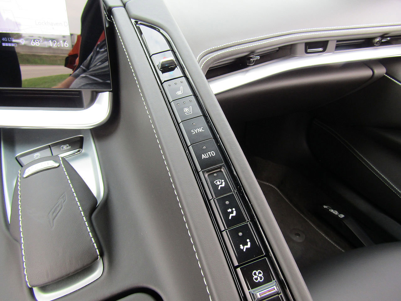 Used 2023 Chevrolet Corvette Stingray Premium Conv w/ Z51 Performance Package image 17