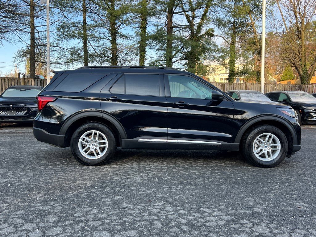 Used 2025 Ford Explorer Active image 7