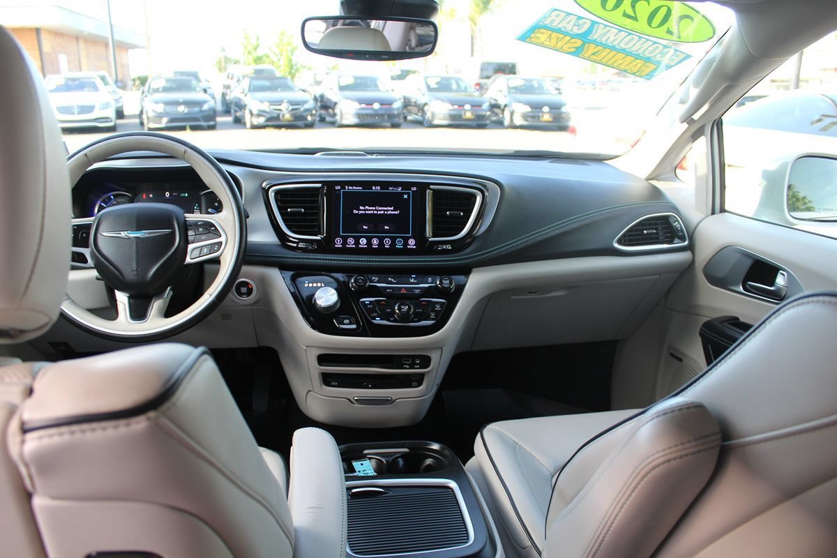 Used 2020 Chrysler Pacifica Limited w/ Advanced Safetytec Group FWD image 40
