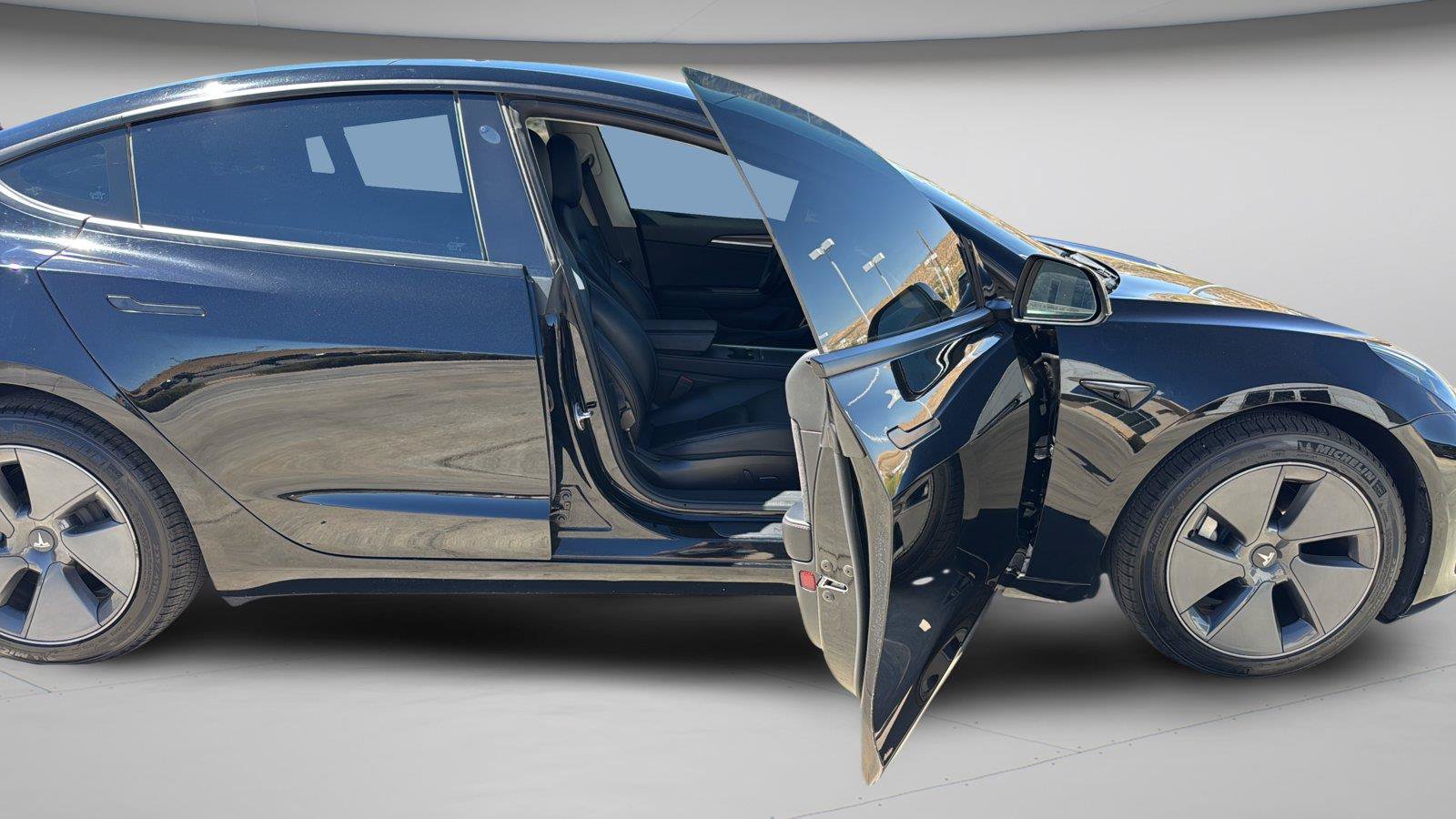 Used 2022 Tesla Model 3 RWD image 9