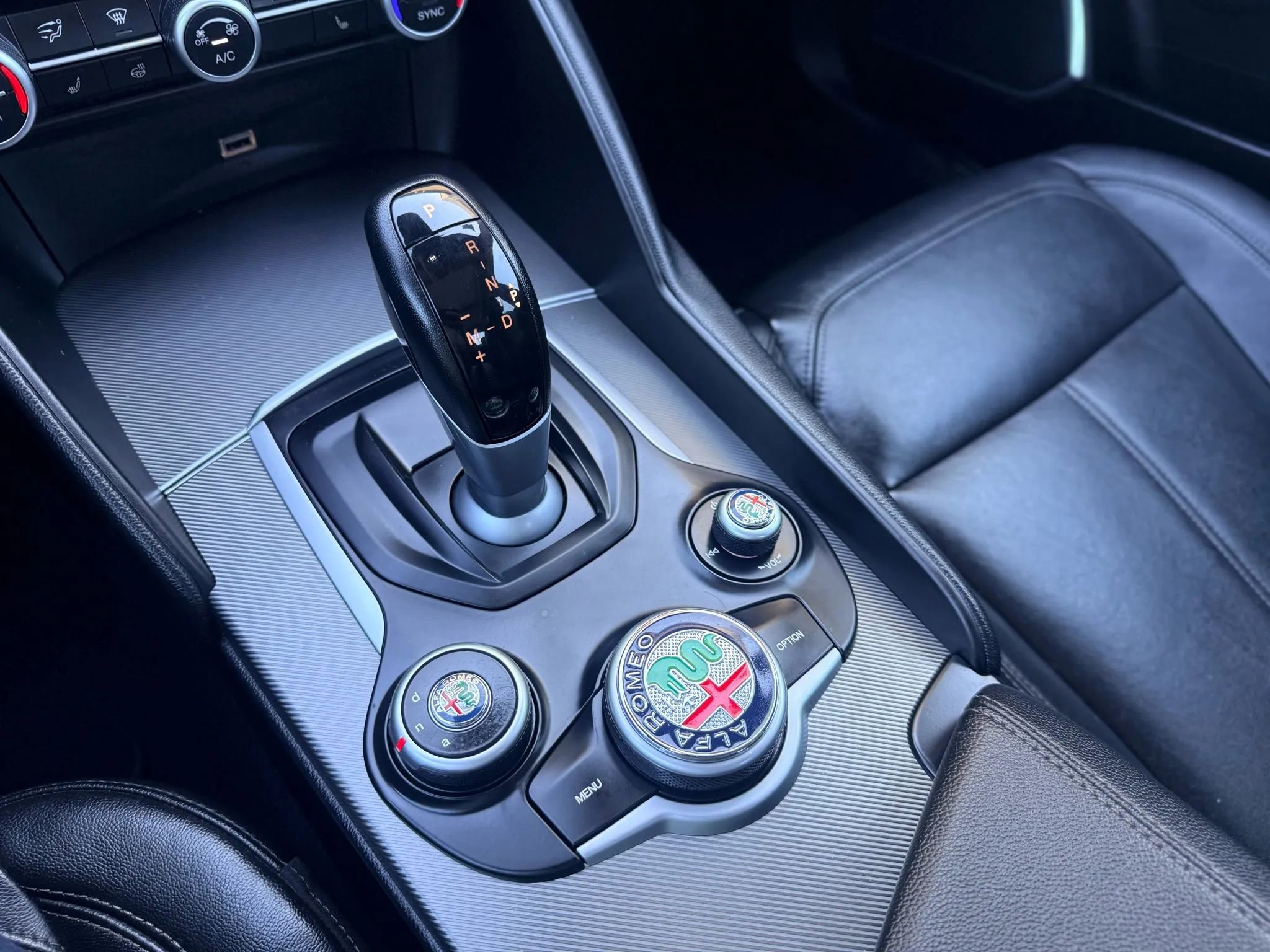 Used 2019 Alfa Romeo Giulia AWD w/ Quick Order Package 22J Sport image 23