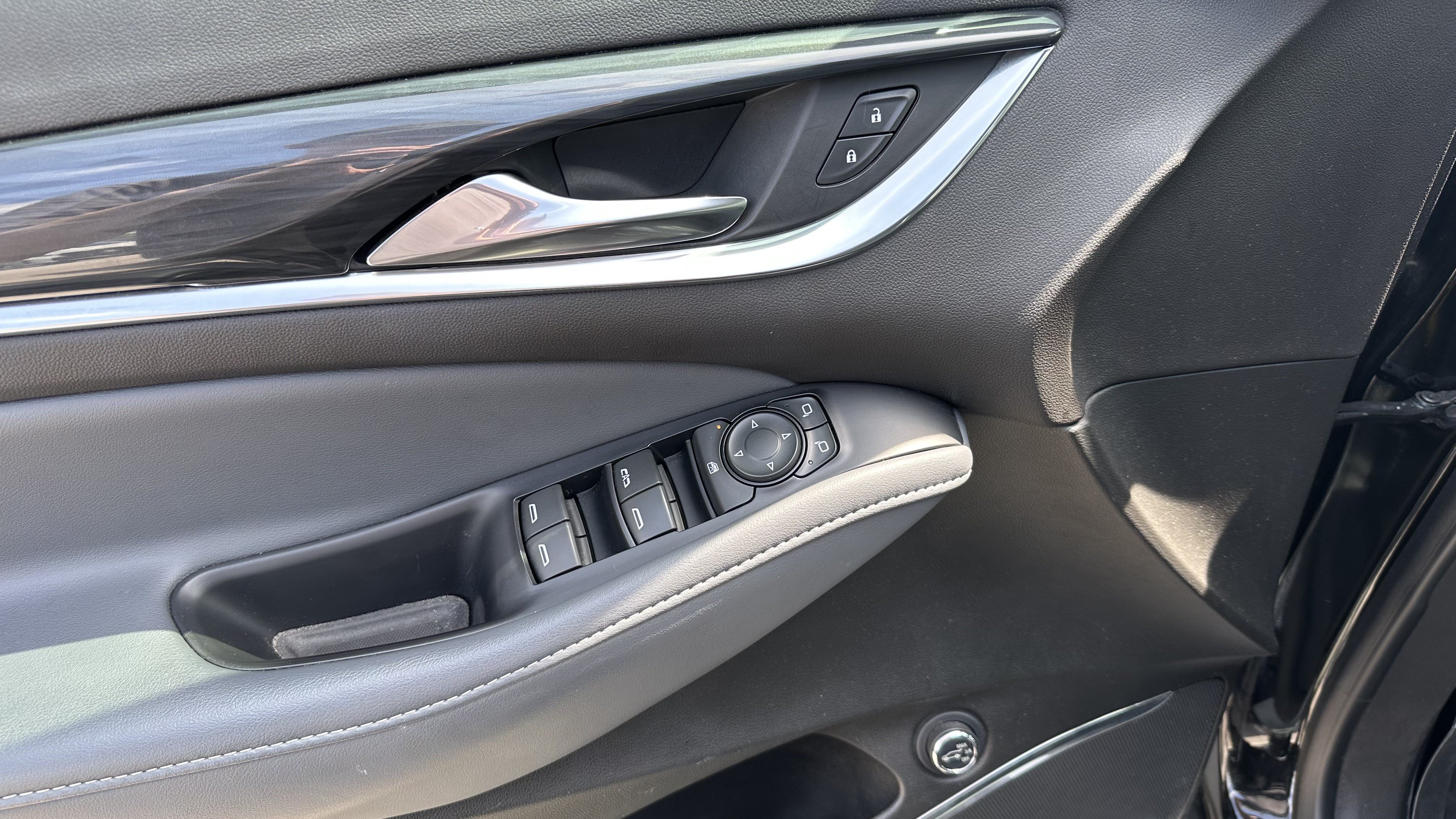 Used 2021 Buick Enclave Essence w/ Sound and Sites Package FWD image 17