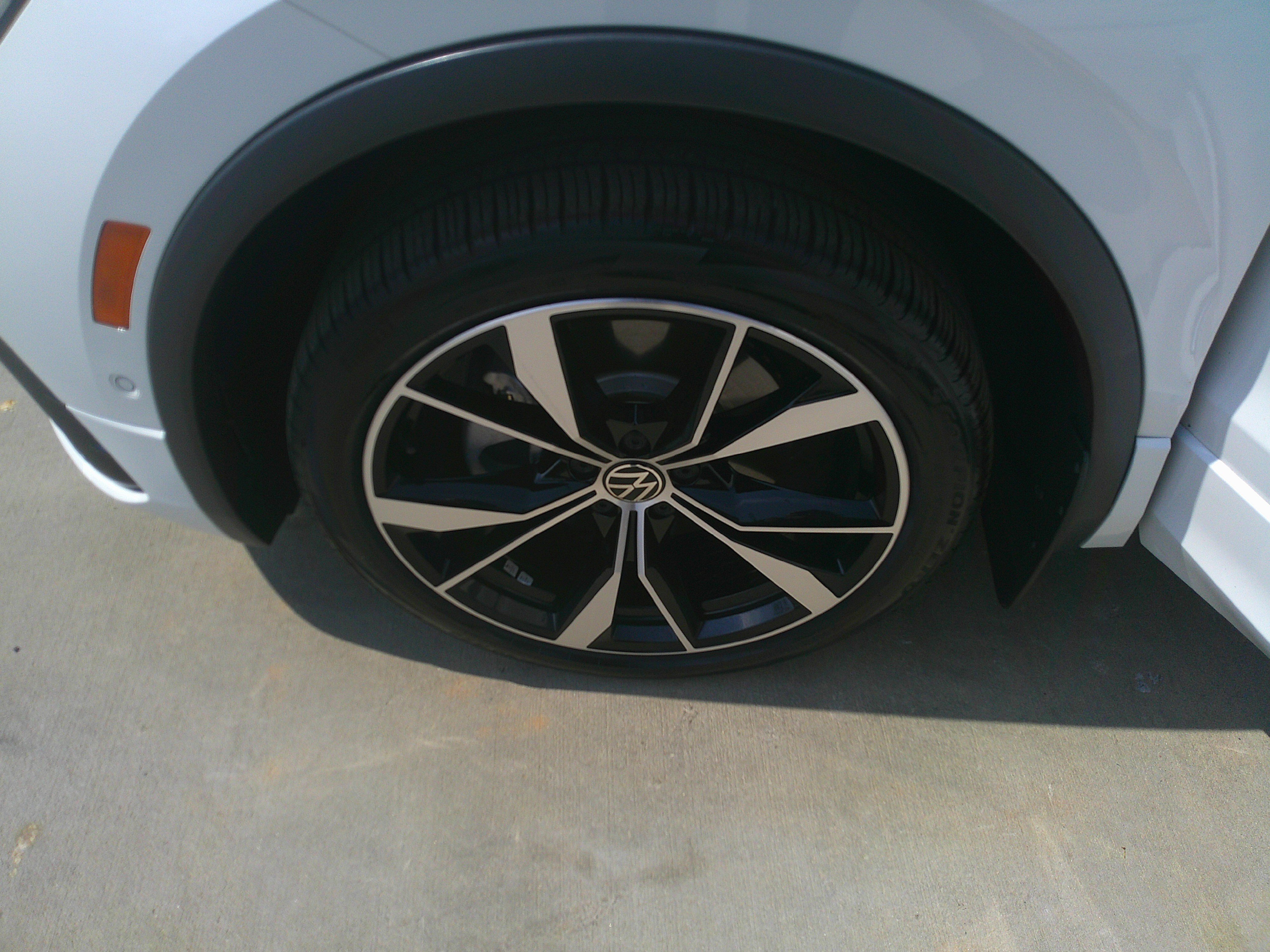 Used 2024 Volkswagen Tiguan SEL R-Line image 16