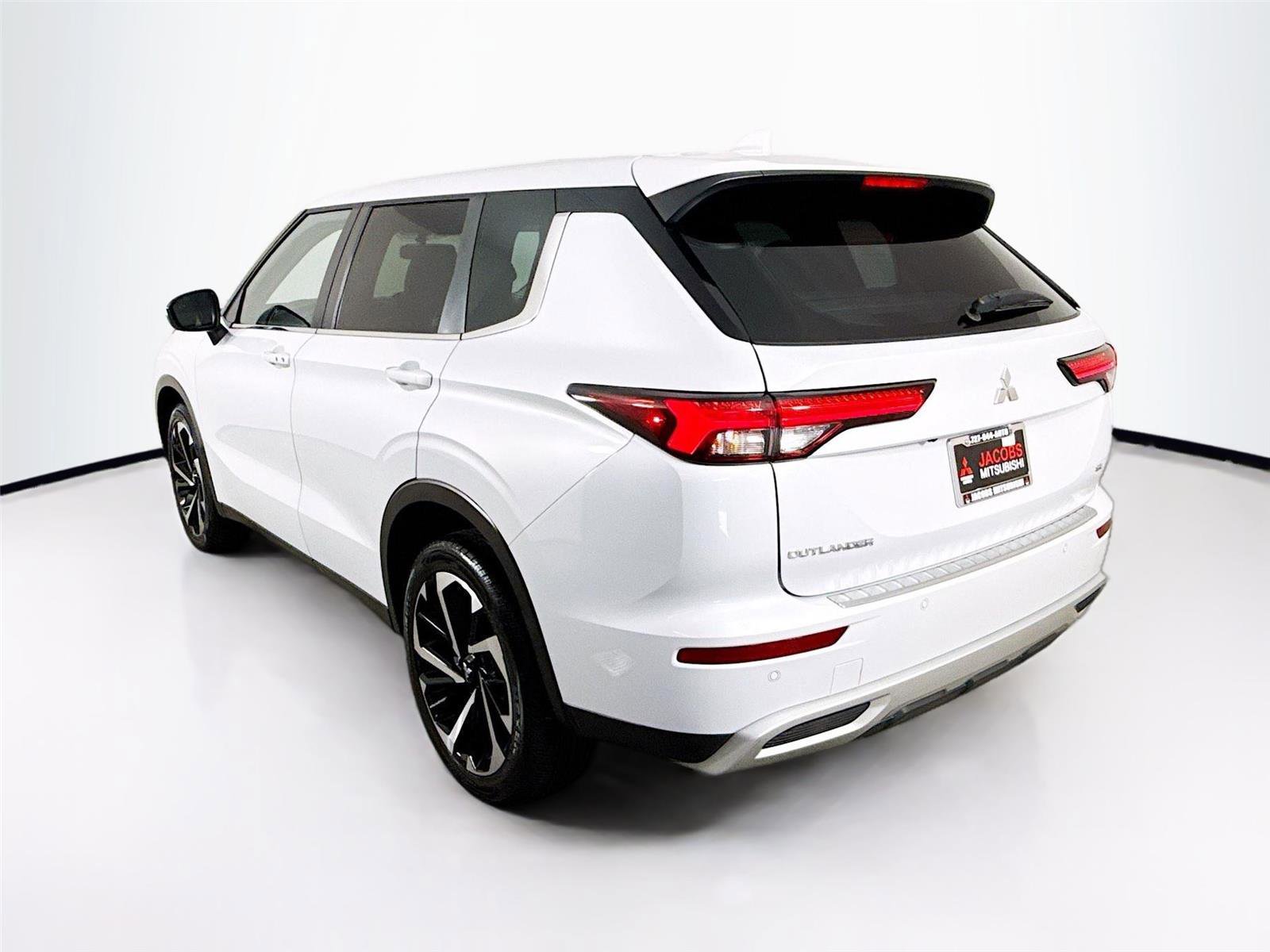 Used 2024 Mitsubishi Outlander SE image 30