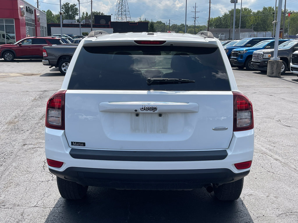 Used 2017 Jeep Compass Latitude FWD image 4