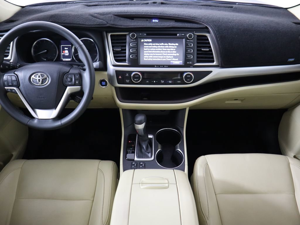 Used 2016 Toyota Highlander XLE image 12