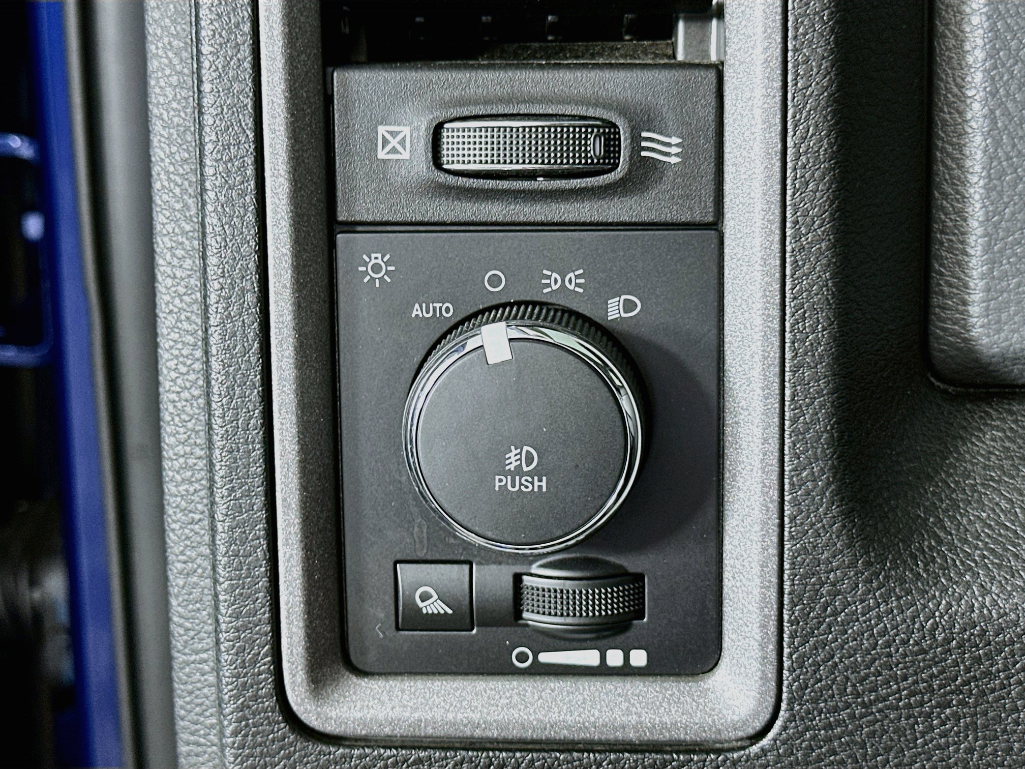 Used 2019 RAM 1500 Express RWD image 16