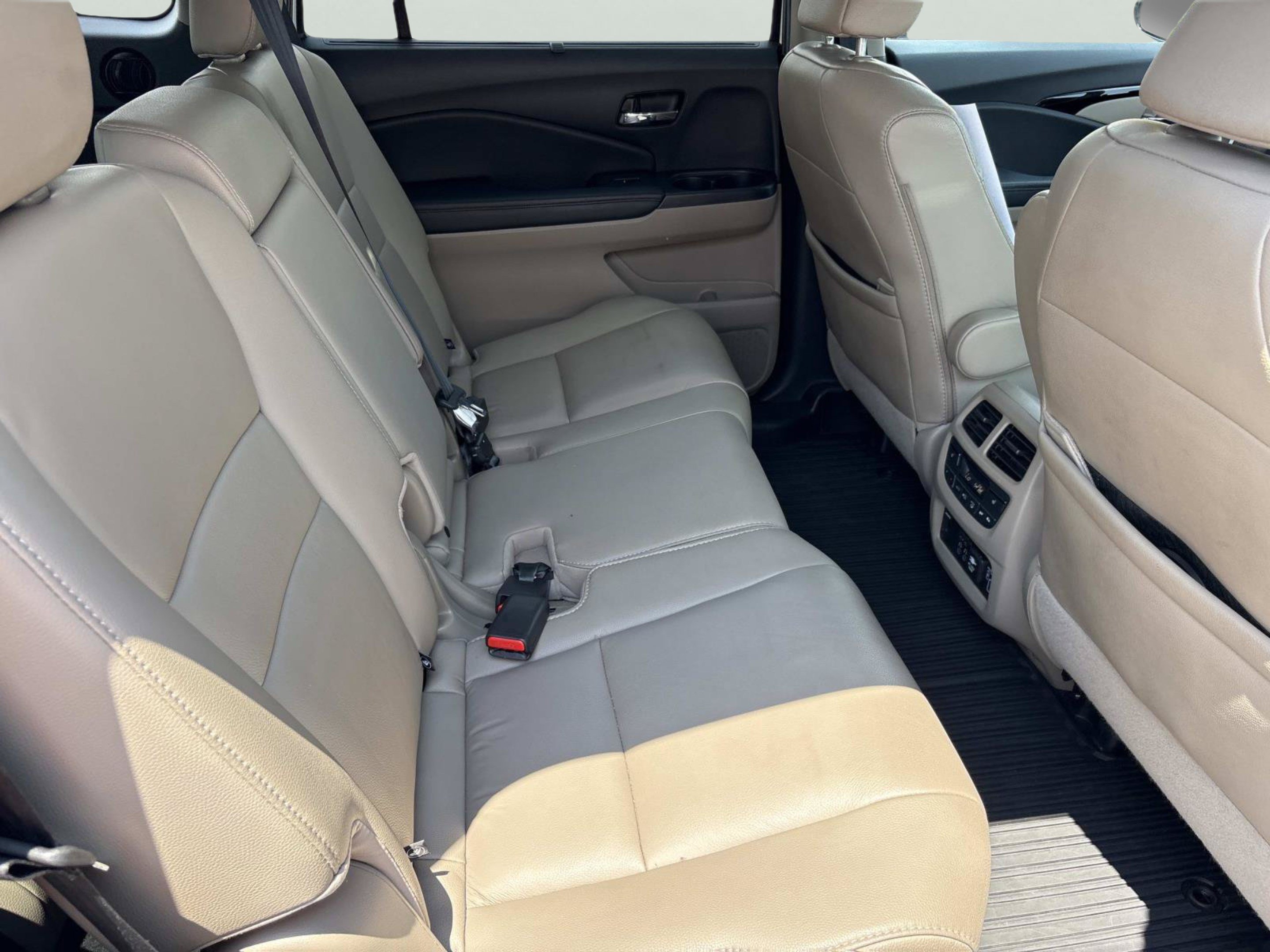 Used 2020 Honda Pilot Touring image 18