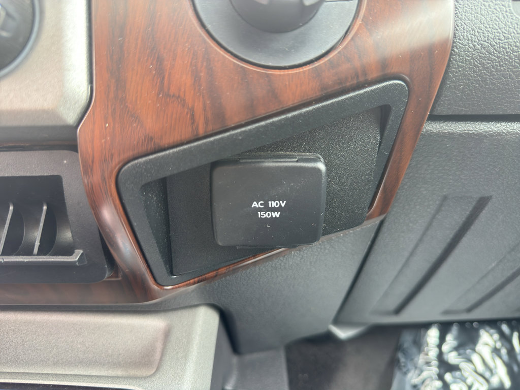 Used 2015 Ford F250 Lariat w/ Lariat Ultimate Package AWD/4WD image 34