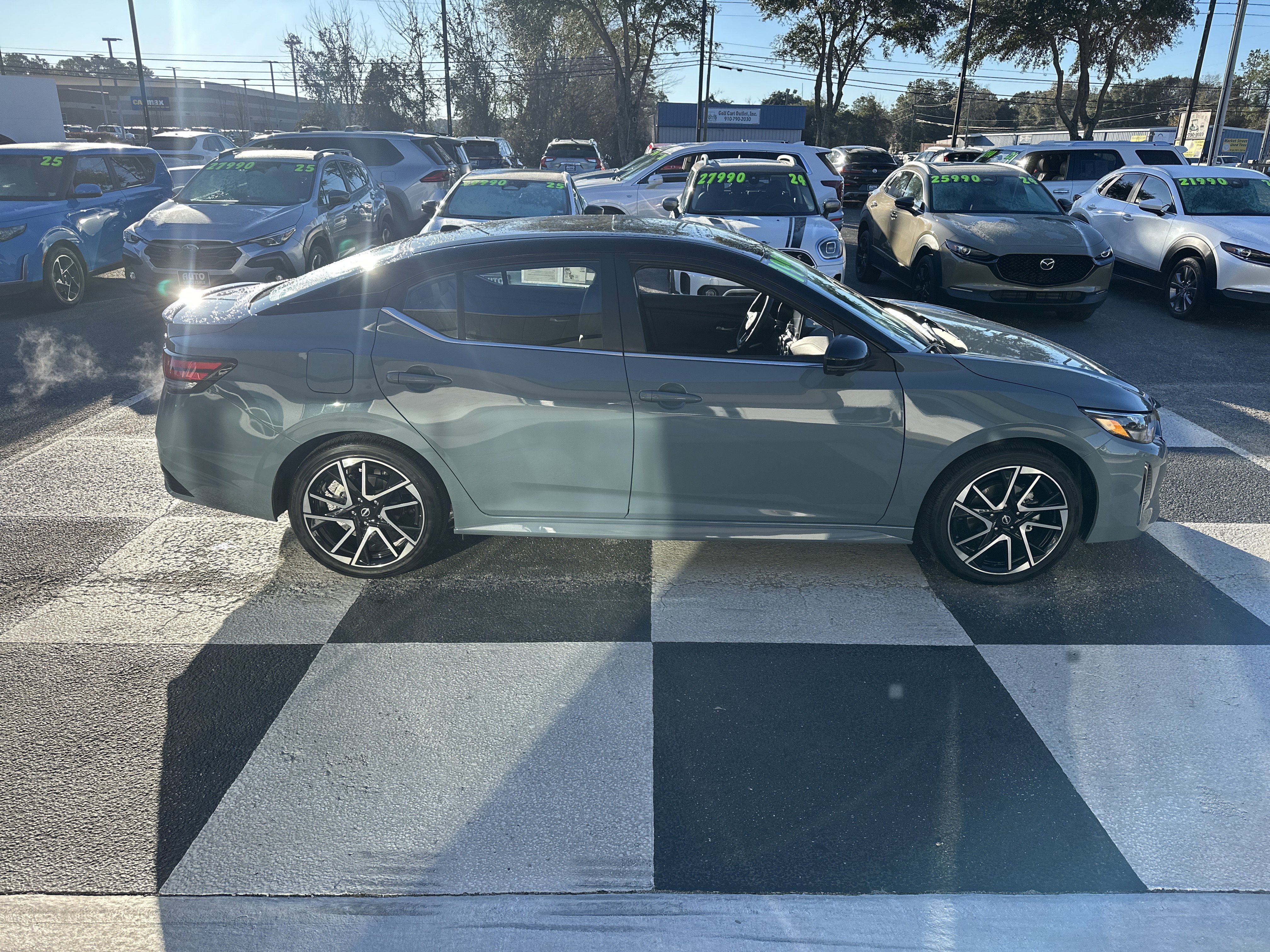 Used 2025 Nissan Sentra SR w/ SR Premium Package image 3