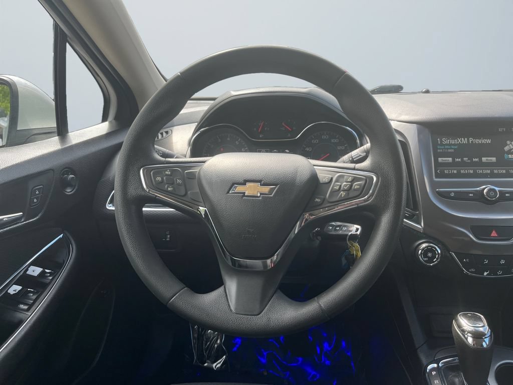 Used 2017 Chevrolet Cruze LT FWD image 12