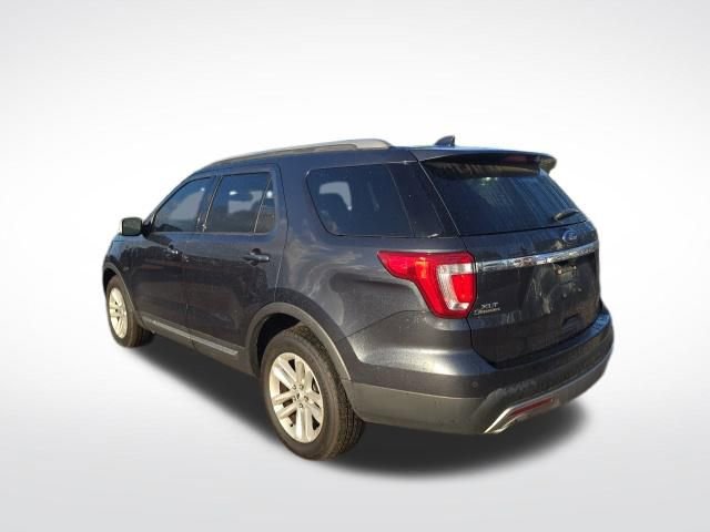 Used 2017 Ford Explorer XLT w/ Equipment Group 202A image 5