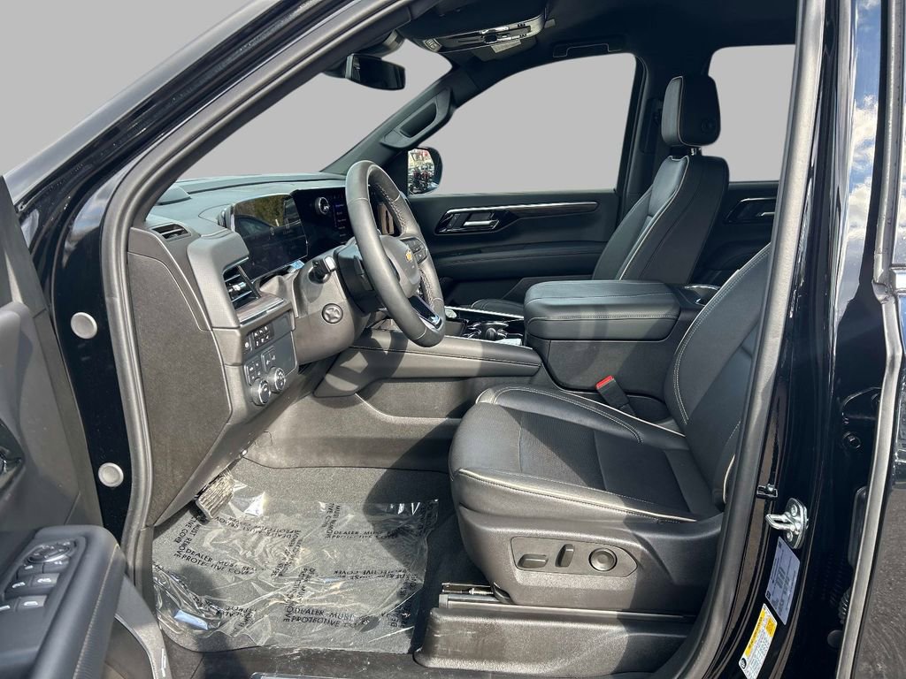Used 2025 Chevrolet Tahoe Premier AWD/4WD image 12