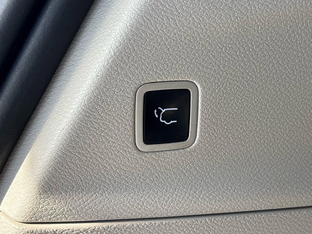 Used 2023 Chrysler Pacifica Touring-L image 26