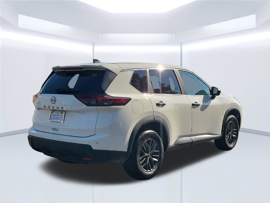 Used 2024 Nissan Rogue S FWD image 6