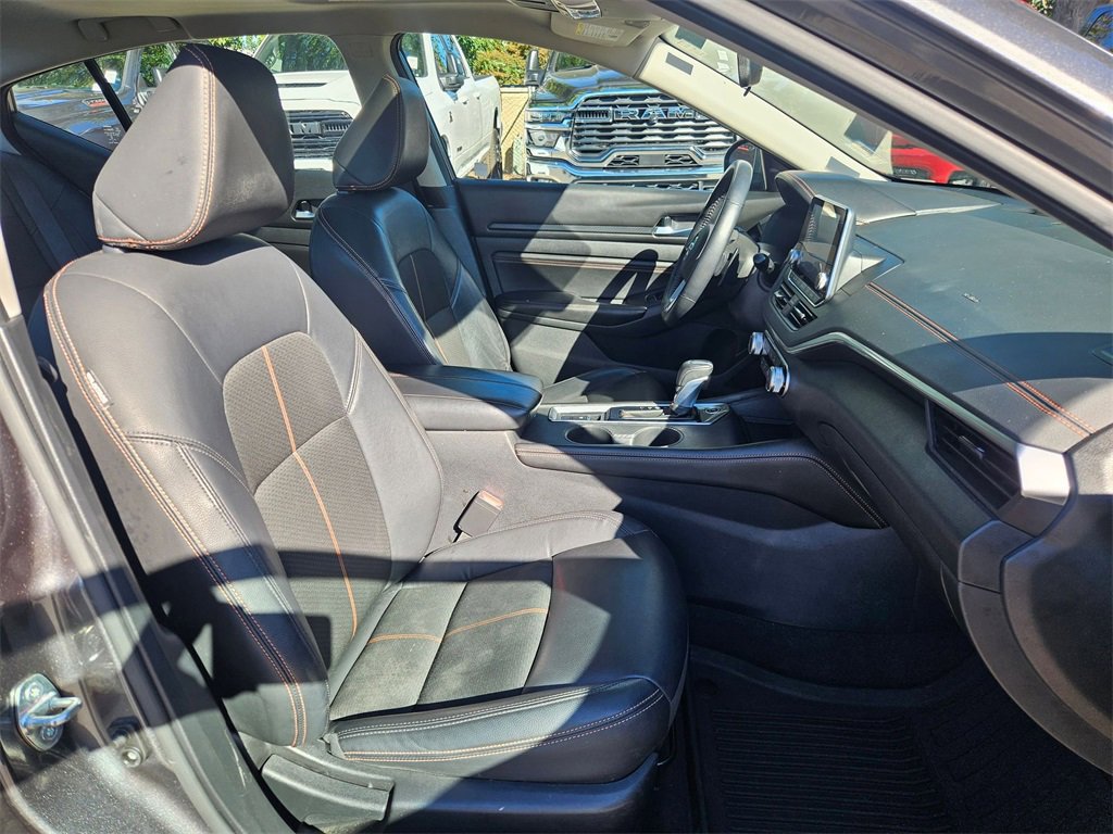 Used 2021 Nissan Altima 2.5 SR w/ SR Premium Package image 17