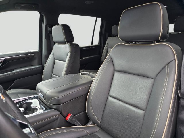 Used 2025 Chevrolet Suburban Premier AWD/4WD image 20
