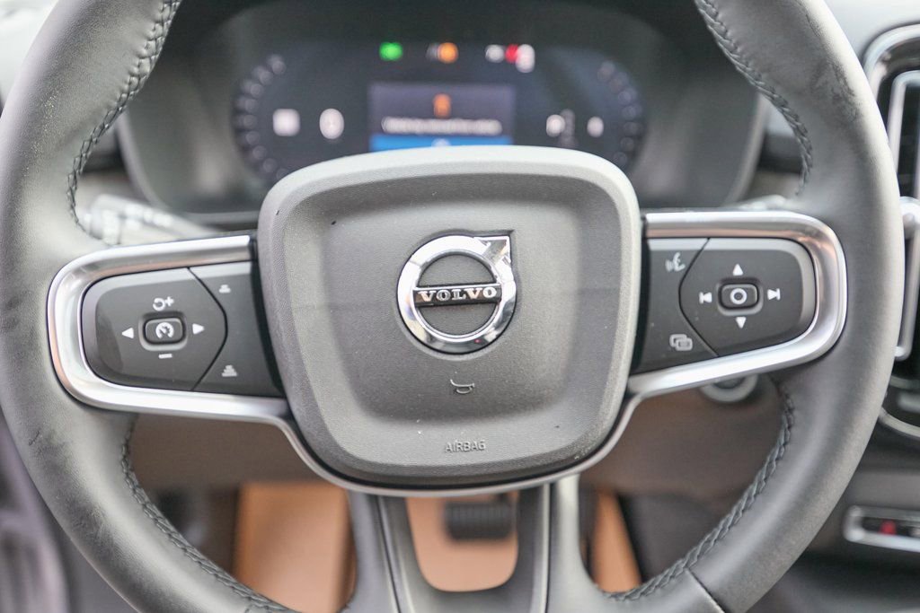 New 2026 Volvo XC40 B5 Core w/ Climate Package image 12