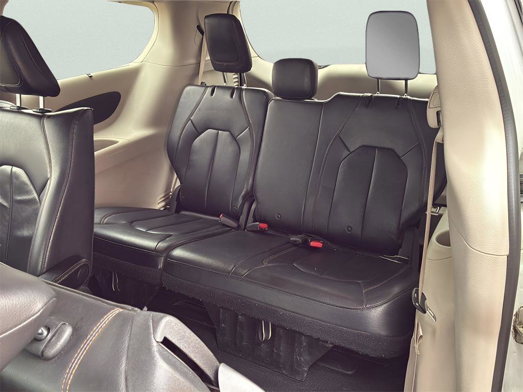 Used 2018 Chrysler Pacifica Touring-L image 24
