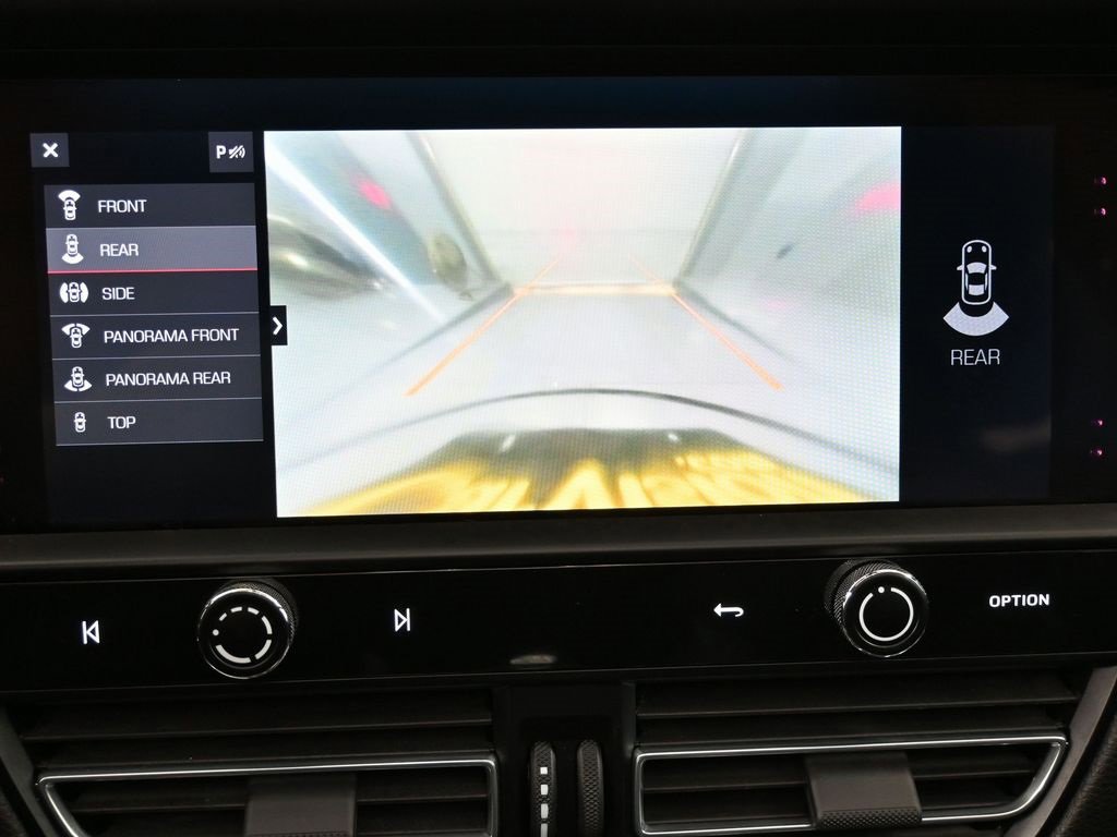 Used 2023 Porsche Macan Turbo image 23