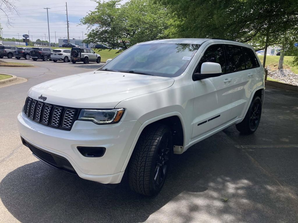 Used 2020 Jeep Grand Cherokee Altitude RWD image 5
