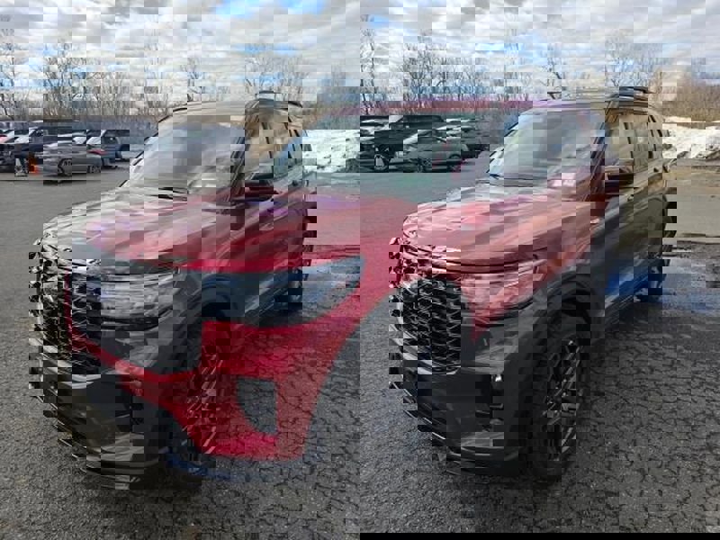 Used 2025 Ford Explorer ST-Line w/ ST-Line Street Pack image 2