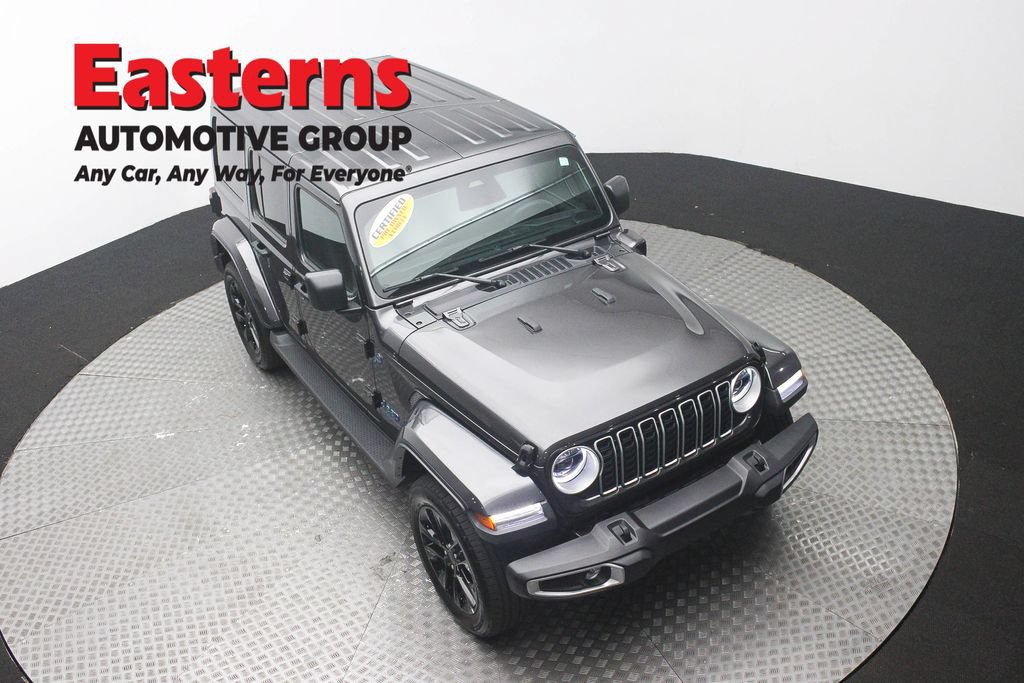 Used 2025 Jeep Wrangler Unlimited Sahara AWD/4WD image 3