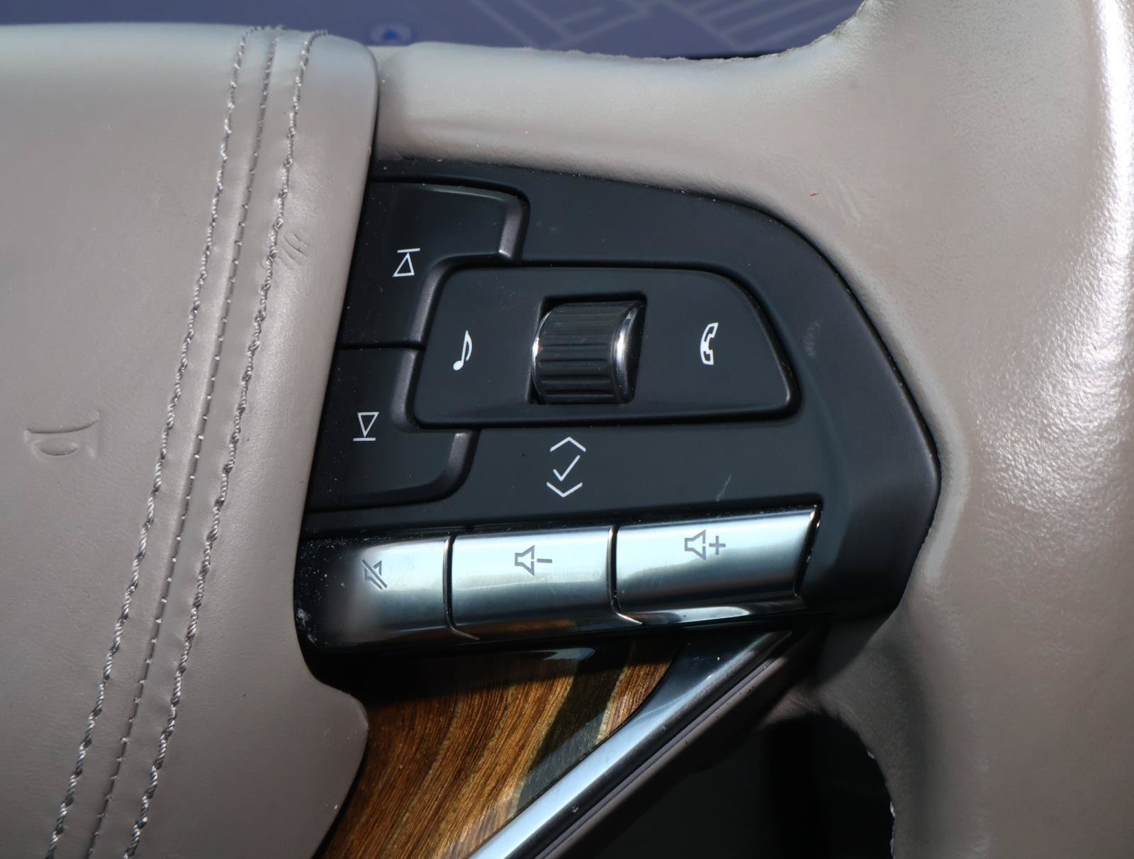 Used 2023 Cadillac Escalade Sport Platinum AWD/4WD image 29