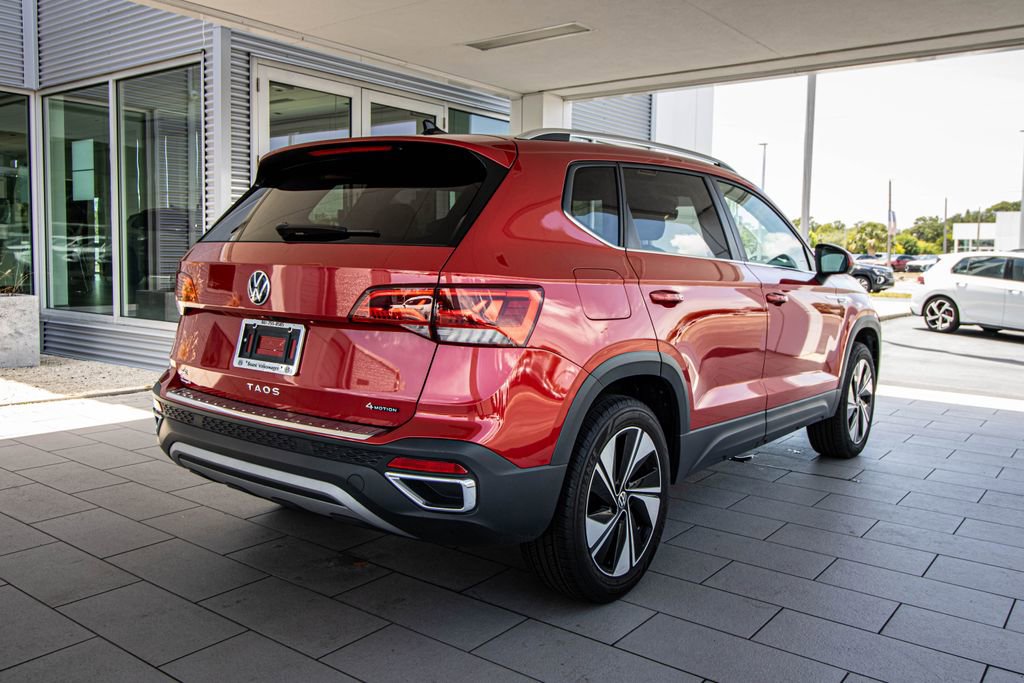 Used 2024 Volkswagen Taos SE AWD/4WD image 2