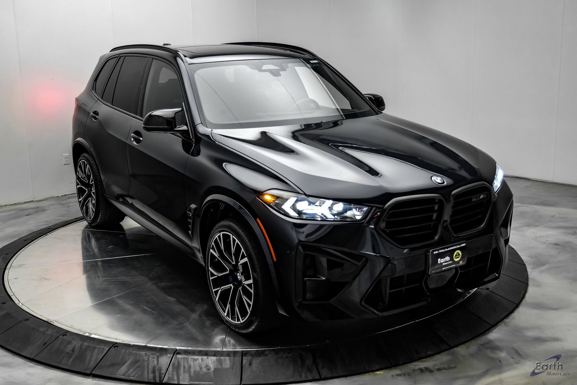 Used 2025 BMW X5 M Competition w/ Executive Package AWD/4WD image 25