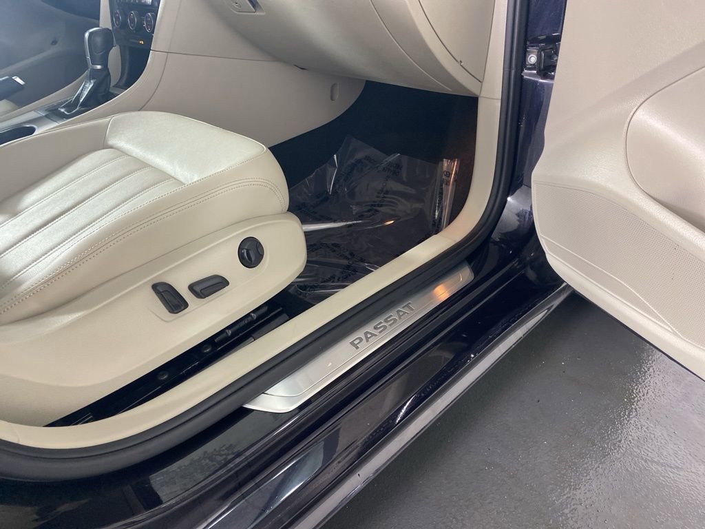 Used 2020 Volkswagen Passat 2.0T SEL image 32
