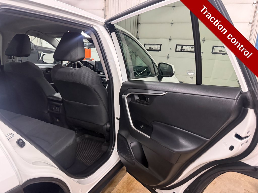 Used 2022 Toyota RAV4 LE AWD/4WD image 34