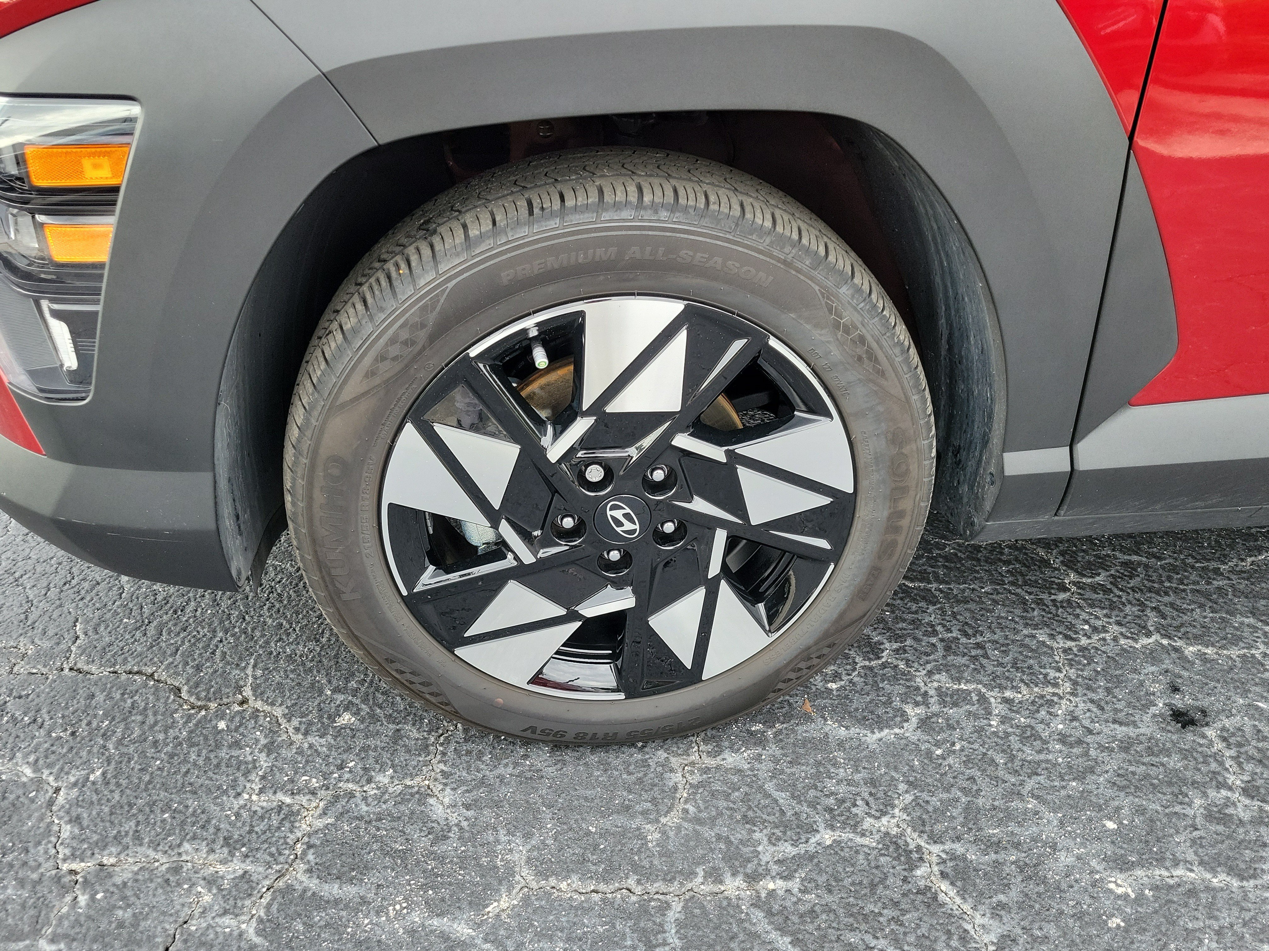 Used 2024 Hyundai Kona SEL FWD image 4