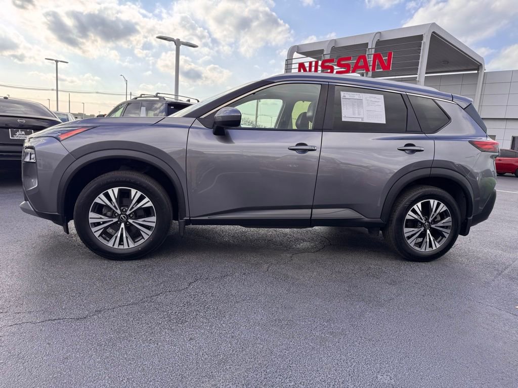 Used 2023 Nissan Rogue SV w/ SV Premium B Package image 2