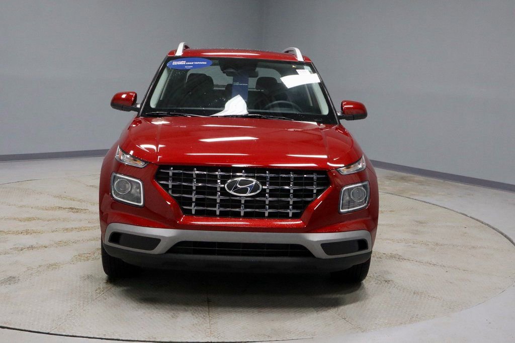 Certified 2025 Hyundai Venue SEL image 9