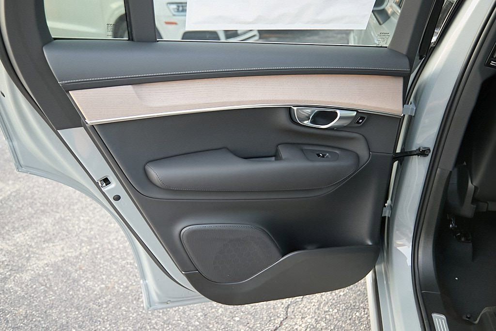 New 2026 Volvo XC90 B6 Plus w/ Protection Package Premier image 16