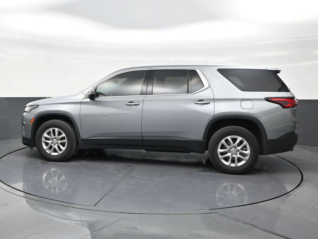 Used 2023 Chevrolet Traverse LS FWD image 2