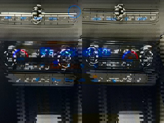 Used 2023 Hyundai Elantra Limited image 16