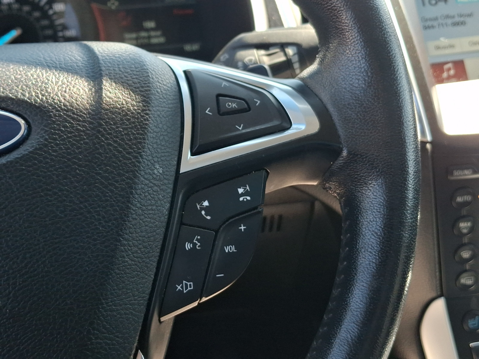 Used 2018 Ford Edge Titanium w/ Equipment Group 301A AWD/4WD image 23