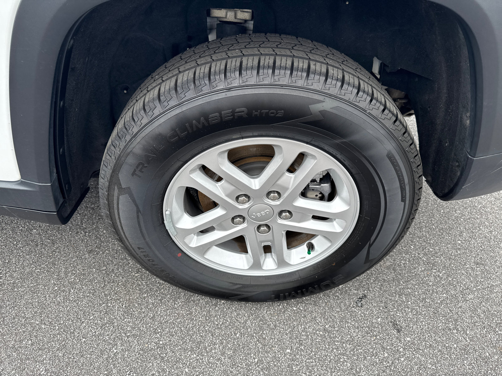 Used 2024 Jeep Grand Cherokee Laredo image 19