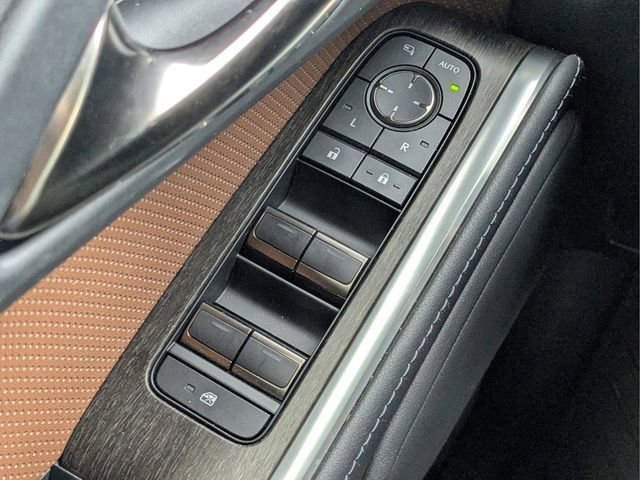 Used 2024 Lexus GX 550 w/ Accessory Package (31) AWD/4WD image 31