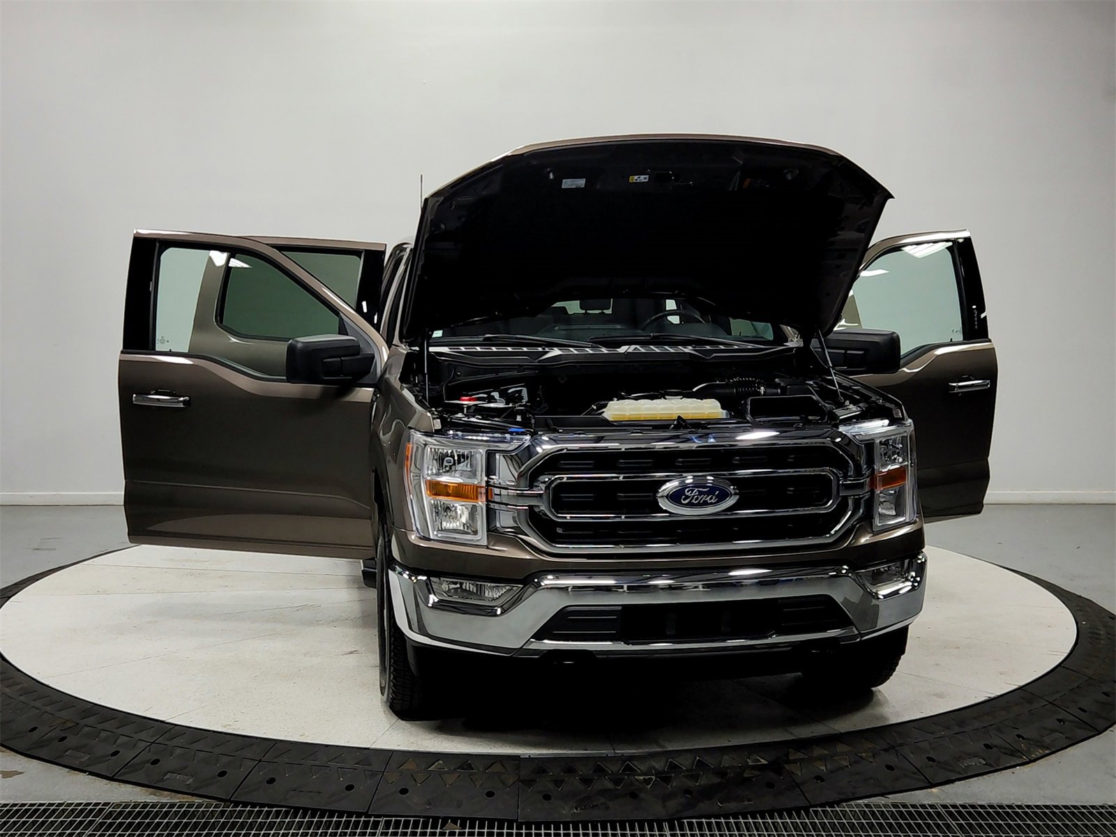 Used 2023 Ford F150 XLT w/ Equipment Group 301A Mid image 10